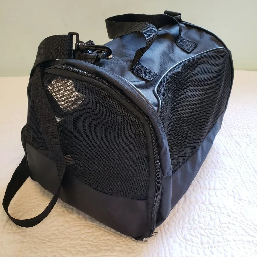 NWOT Pet Carrier Approximate Measurements: L 12